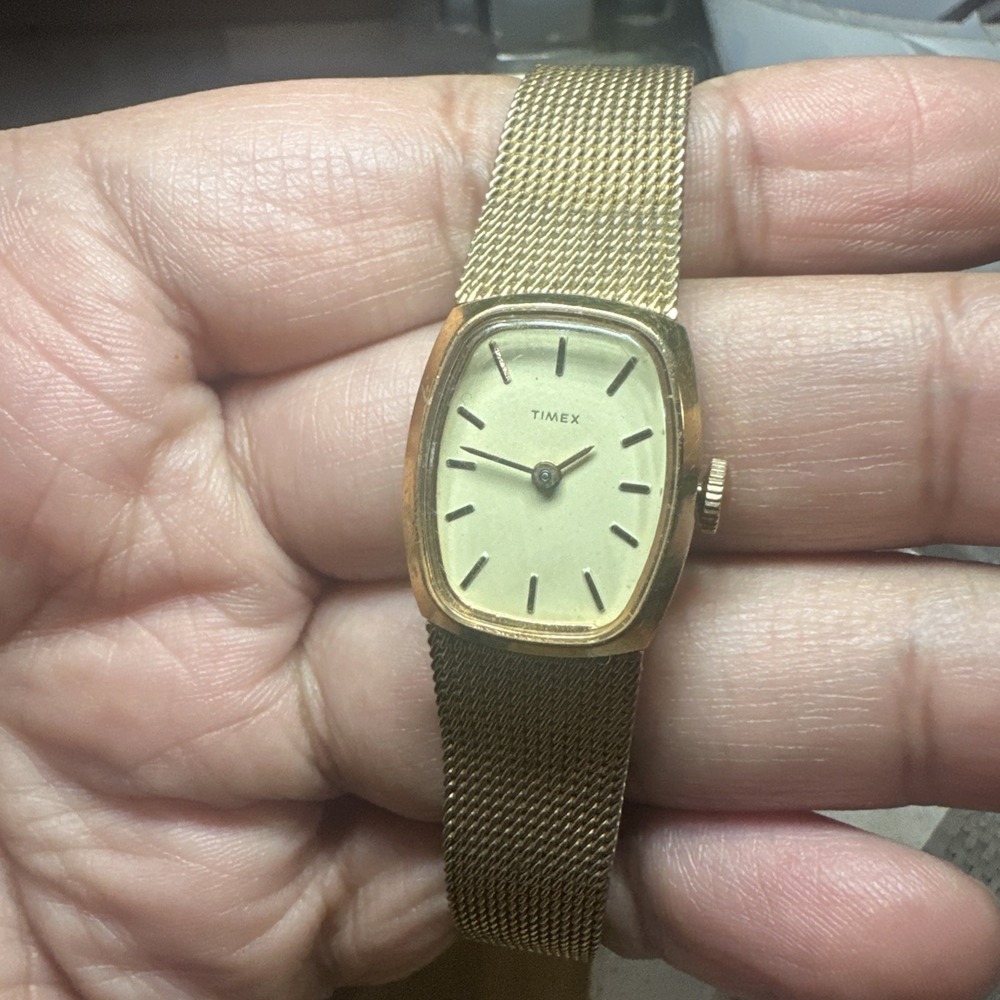 Works Vintage Timex Manual Wind Gold Tone Ladies Watch! Runs Great! 19mm Fit 7in